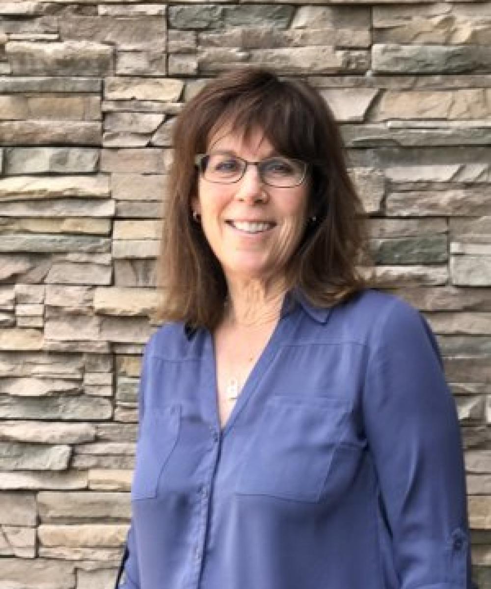 Vicki Kinnee headshot